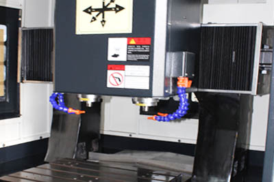 雙頭鞋模雕銑機(jī)內(nèi)部 雙主軸鞋模雕銑機(jī)