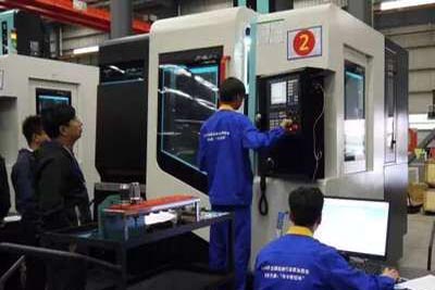 五軸加工現(xiàn)場 五軸聯(lián)動加工中心